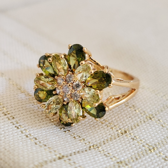 New 18K Gold Plated Peridot Diamond Flower Ring for Womenn - Picture 9 of 13